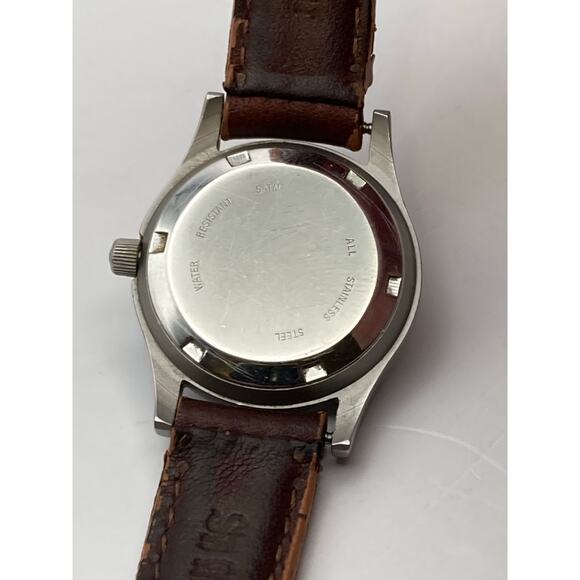 REI Swiss Movement Women's Watch  27mm Quartz -  Date Time New Battery - WR 5ATM - Picture 3 of 12